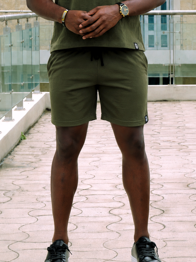 ESSENTIAL 01 / OLIVE SHORTS