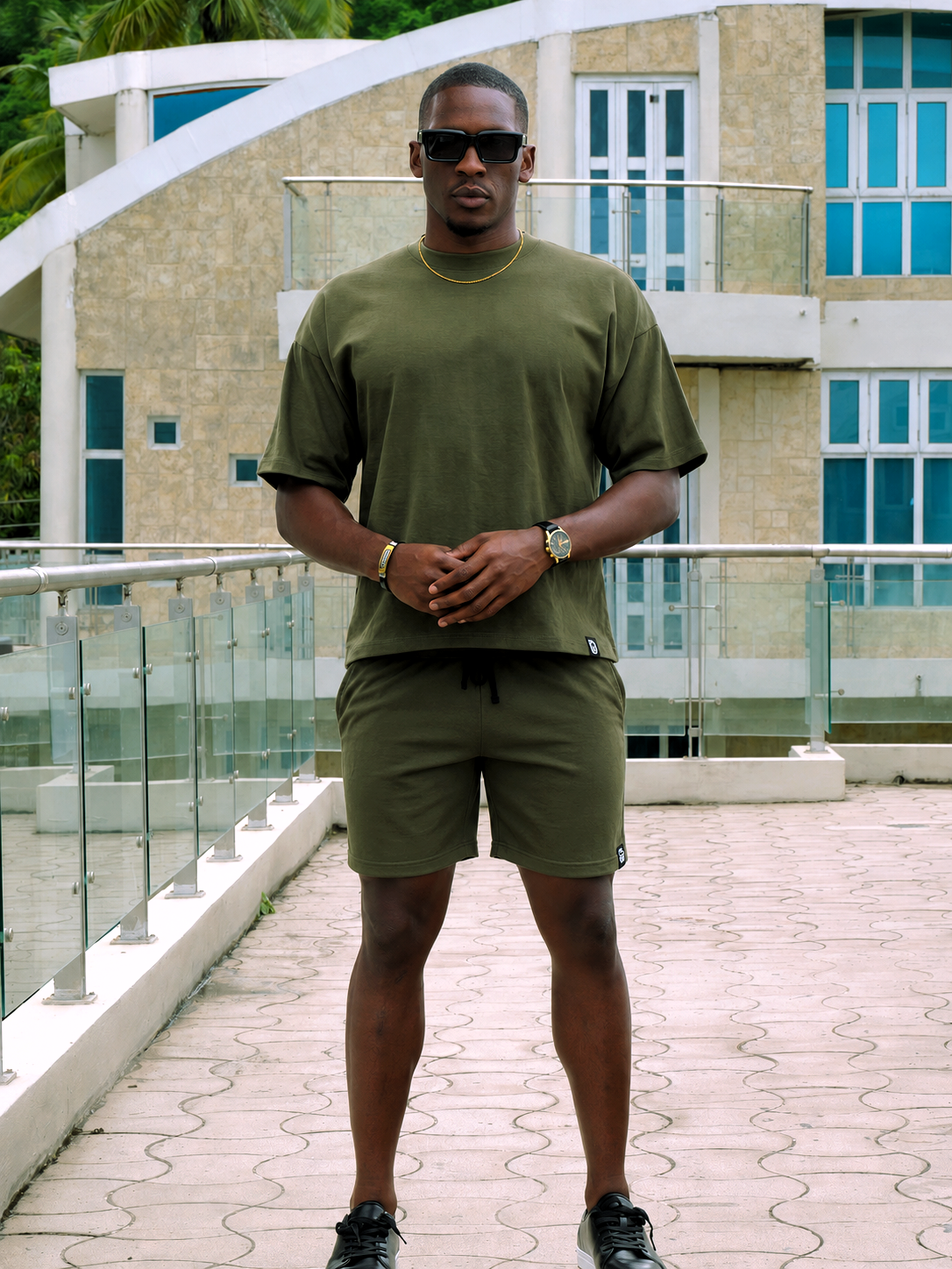 ESSENTIAL 01 / OLIVE OVERSIZED TEE