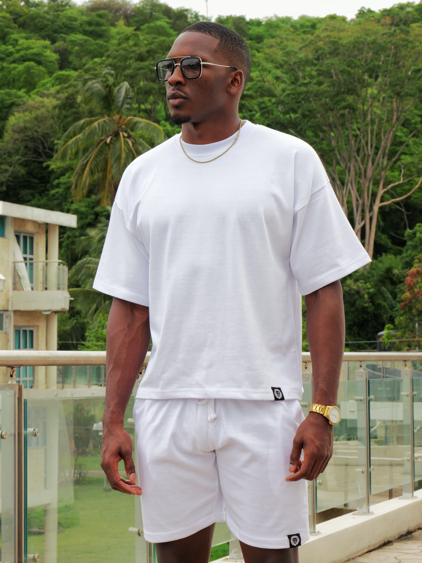 ESSENTIAL 01 / WHITE OVERSIZED TEE