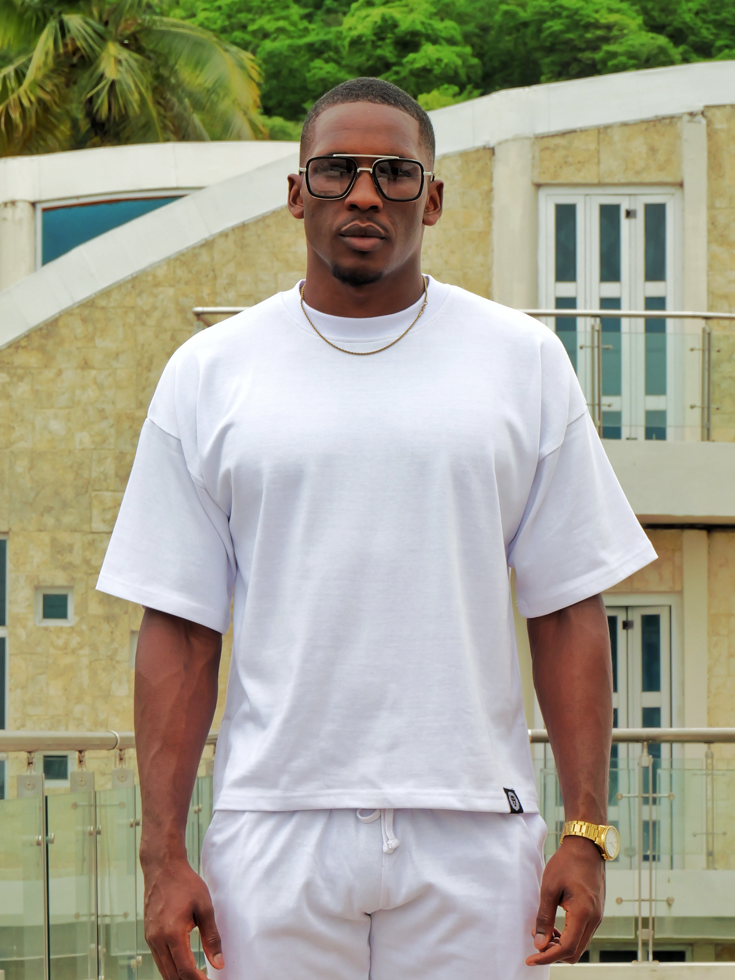 ESSENTIAL 01 / WHITE OVERSIZED TEE