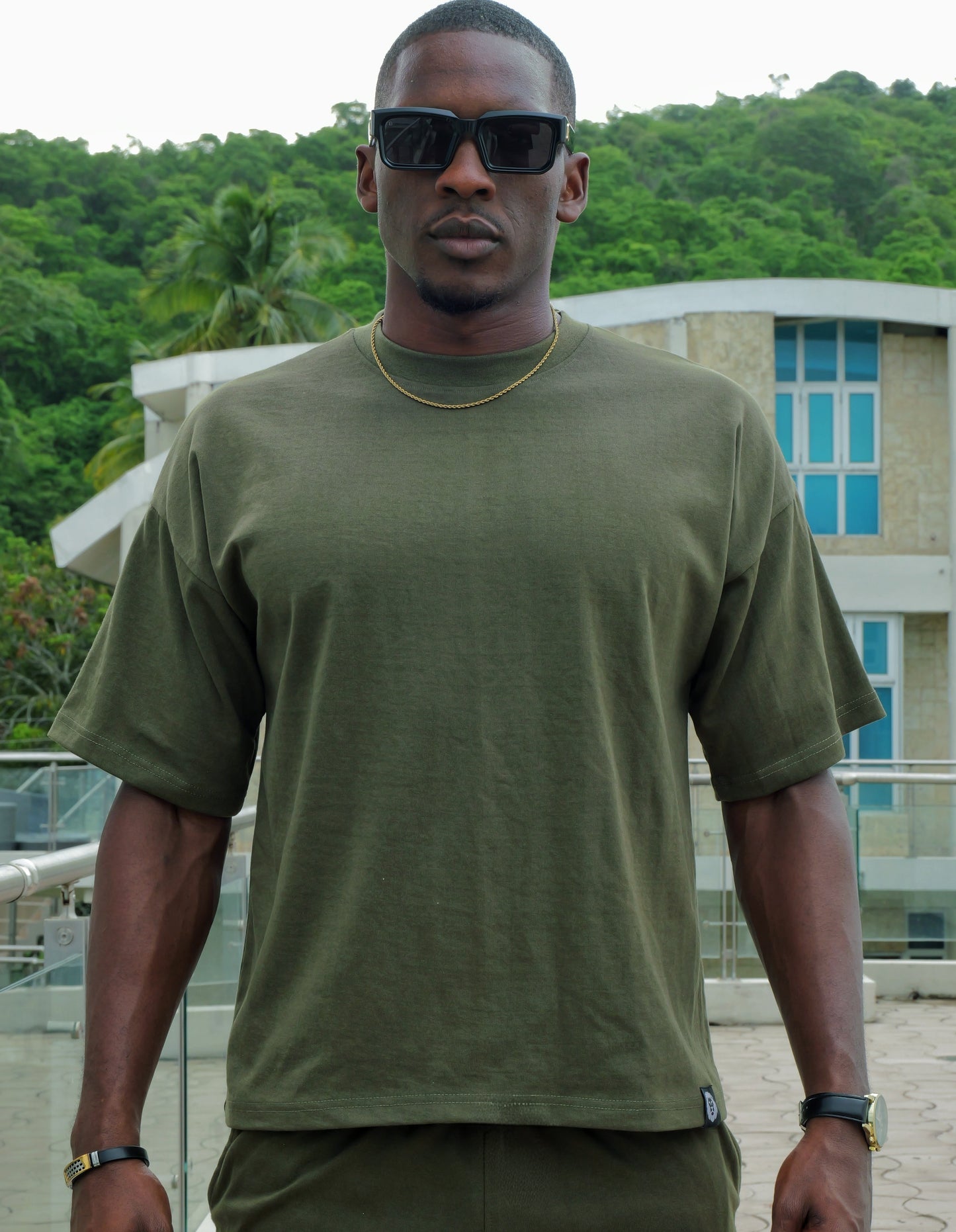 ESSENTIAL 01 / OLIVE OVERSIZED TEE